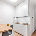 Modern Studio Near Airport And City Centre!