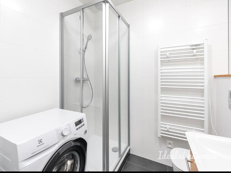 Apartment Modern Near Airport And Centre! *
